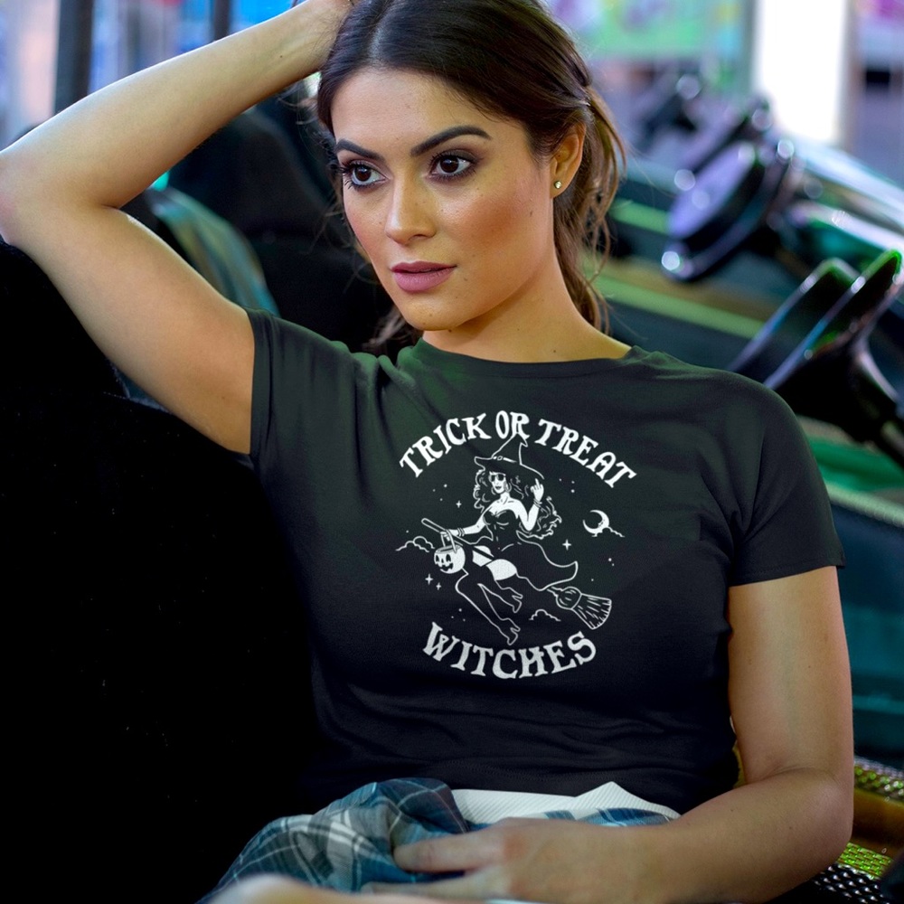 Trick Or Treat Witches Flying Broom Halloween Women’s Black Tee NWT